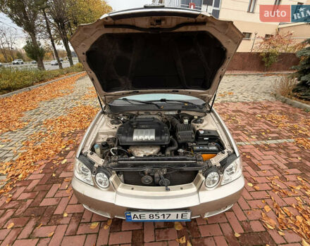 Бежевий Кіа Маджентіс, об'ємом двигуна 2 л та пробігом 165 тис. км за 3900 $, фото 25 на Automoto.ua