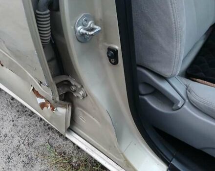 Бежевий Кіа Маджентіс, об'ємом двигуна 2 л та пробігом 280 тис. км за 2700 $, фото 7 на Automoto.ua