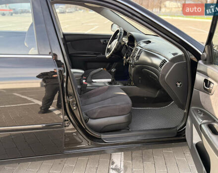 Черный Киа Маджентис, объемом двигателя 2 л и пробегом 260 тыс. км за 5400 $, фото 11 на Automoto.ua