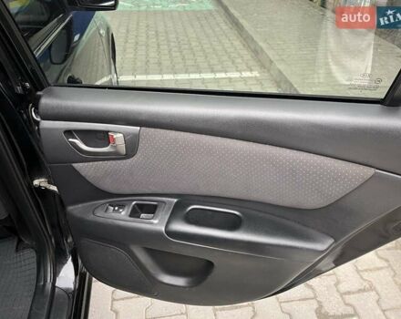 Чорний Кіа Маджентіс, об'ємом двигуна 2 л та пробігом 255 тис. км за 5700 $, фото 6 на Automoto.ua