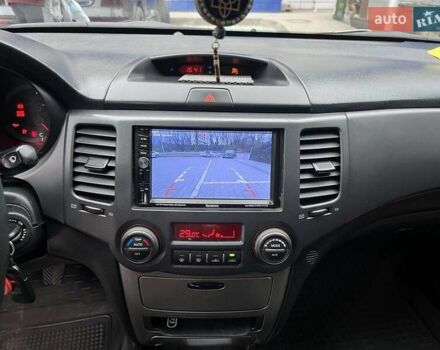 Чорний Кіа Маджентіс, об'ємом двигуна 2 л та пробігом 255 тис. км за 5700 $, фото 2 на Automoto.ua