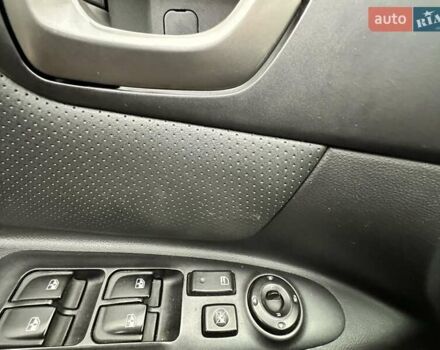 Чорний Кіа Маджентіс, об'ємом двигуна 2.66 л та пробігом 218 тис. км за 4600 $, фото 24 на Automoto.ua