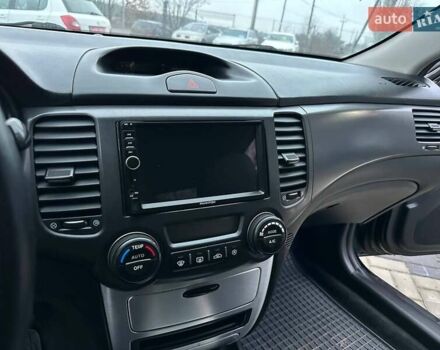 Чорний Кіа Маджентіс, об'ємом двигуна 2 л та пробігом 302 тис. км за 5800 $, фото 22 на Automoto.ua