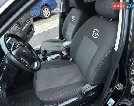 Чорний Кіа Маджентіс, об'ємом двигуна 2 л та пробігом 302 тис. км за 5800 $, фото 15 на Automoto.ua