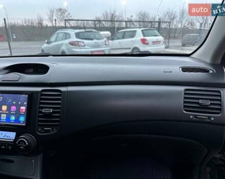 Чорний Кіа Маджентіс, об'ємом двигуна 2 л та пробігом 302 тис. км за 5800 $, фото 26 на Automoto.ua