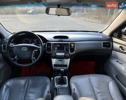 Черный Киа Маджентис, объемом двигателя 2 л и пробегом 305 тыс. км за 5400 $, фото 10 на Automoto.ua