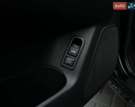 Чорний Кіа Маджентіс, об'ємом двигуна 2 л та пробігом 302 тис. км за 5800 $, фото 13 на Automoto.ua
