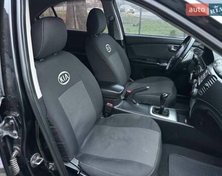 Чорний Кіа Маджентіс, об'ємом двигуна 2 л та пробігом 302 тис. км за 5800 $, фото 29 на Automoto.ua