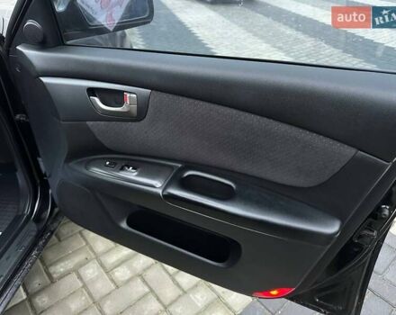 Чорний Кіа Маджентіс, об'ємом двигуна 2 л та пробігом 302 тис. км за 5800 $, фото 31 на Automoto.ua