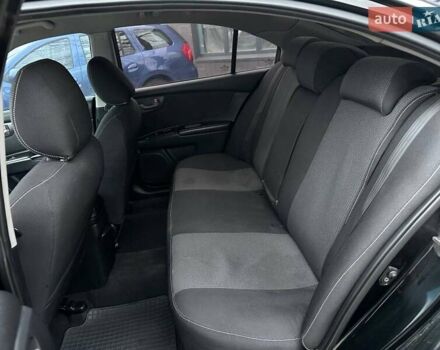 Чорний Кіа Маджентіс, об'ємом двигуна 2 л та пробігом 302 тис. км за 5800 $, фото 36 на Automoto.ua