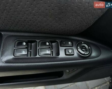 Чорний Кіа Маджентіс, об'ємом двигуна 2 л та пробігом 302 тис. км за 5800 $, фото 12 на Automoto.ua