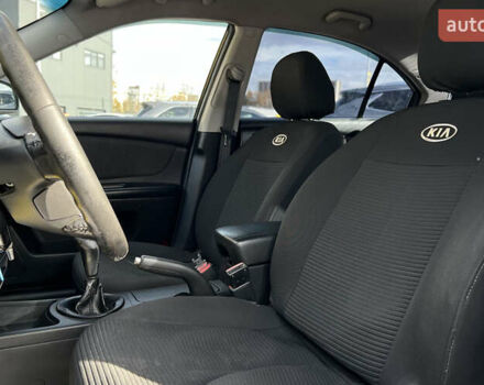 Чорний Кіа Маджентіс, об'ємом двигуна 2 л та пробігом 174 тис. км за 4800 $, фото 13 на Automoto.ua