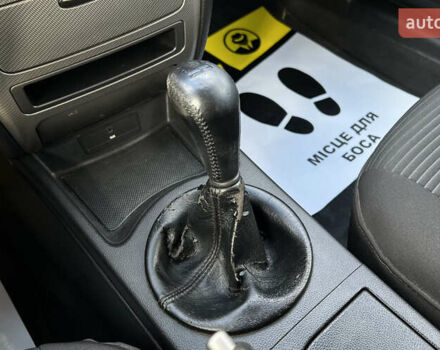 Чорний Кіа Маджентіс, об'ємом двигуна 2 л та пробігом 174 тис. км за 4800 $, фото 12 на Automoto.ua