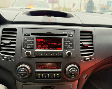 Чорний Кіа Маджентіс, об'ємом двигуна 2 л та пробігом 170 тис. км за 6300 $, фото 16 на Automoto.ua