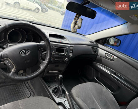 Чорний Кіа Маджентіс, об'ємом двигуна 2 л та пробігом 170 тис. км за 6300 $, фото 11 на Automoto.ua