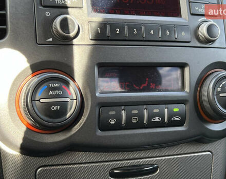 Чорний Кіа Маджентіс, об'ємом двигуна 2 л та пробігом 174 тис. км за 4800 $, фото 11 на Automoto.ua