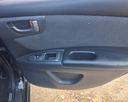 Чорний Кіа Маджентіс, об'ємом двигуна 2 л та пробігом 222 тис. км за 6500 $, фото 14 на Automoto.ua