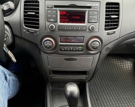 Чорний Кіа Маджентіс, об'ємом двигуна 2 л та пробігом 141 тис. км за 6800 $, фото 12 на Automoto.ua