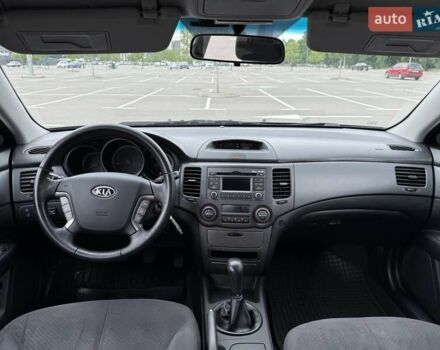 Чорний Кіа Маджентіс, об'ємом двигуна 2 л та пробігом 141 тис. км за 6800 $, фото 11 на Automoto.ua