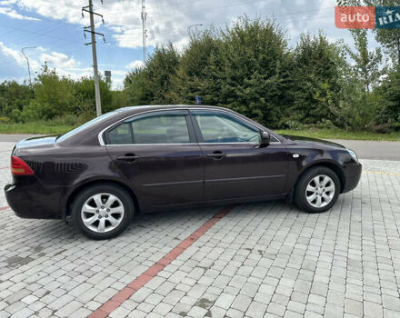 Коричневий Кіа Маджентіс, об'ємом двигуна 2 л та пробігом 255 тис. км за 5500 $, фото 5 на Automoto.ua