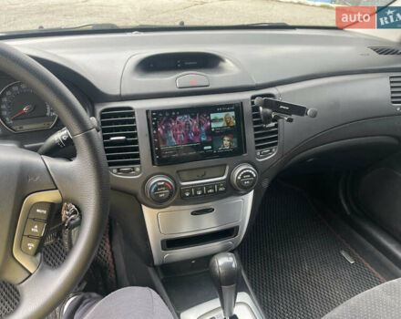 Коричневий Кіа Маджентіс, об'ємом двигуна 2 л та пробігом 170 тис. км за 6808 $, фото 8 на Automoto.ua