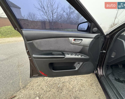 Коричневий Кіа Маджентіс, об'ємом двигуна 2 л та пробігом 157 тис. км за 5900 $, фото 30 на Automoto.ua