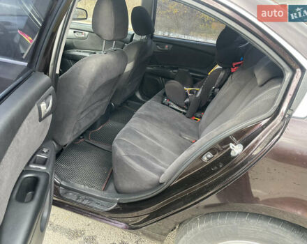 Коричневий Кіа Маджентіс, об'ємом двигуна 2 л та пробігом 170 тис. км за 6808 $, фото 9 на Automoto.ua