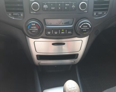 Коричневий Кіа Маджентіс, об'ємом двигуна 0 л та пробігом 230 тис. км за 3700 $, фото 6 на Automoto.ua