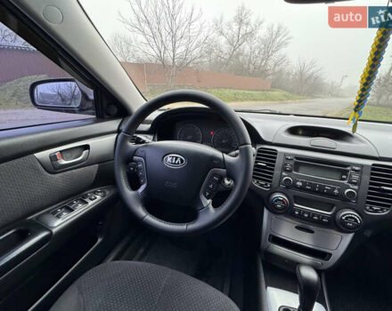 Коричневий Кіа Маджентіс, об'ємом двигуна 2 л та пробігом 157 тис. км за 5900 $, фото 26 на Automoto.ua