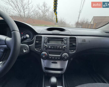 Коричневий Кіа Маджентіс, об'ємом двигуна 2 л та пробігом 157 тис. км за 5900 $, фото 27 на Automoto.ua