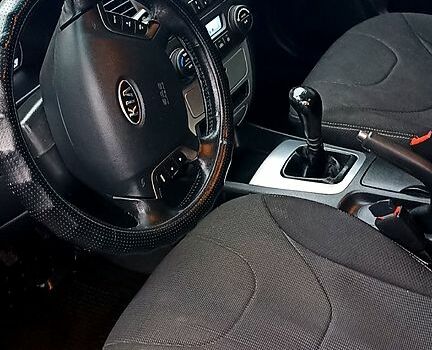Кіа Маджентіс, об'ємом двигуна 2 л та пробігом 221 тис. км за 6200 $, фото 6 на Automoto.ua