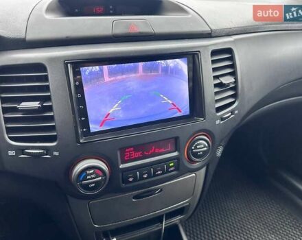 Кіа Маджентіс, об'ємом двигуна 2 л та пробігом 121 тис. км за 7800 $, фото 17 на Automoto.ua