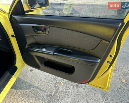 Жовтий Кіа Маджентіс, об'ємом двигуна 2 л та пробігом 257 тис. км за 4300 $, фото 72 на Automoto.ua
