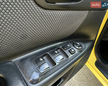 Жовтий Кіа Маджентіс, об'ємом двигуна 2 л та пробігом 257 тис. км за 4300 $, фото 40 на Automoto.ua