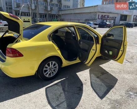 Желтый Киа Маджентис, объемом двигателя 2 л и пробегом 250 тыс. км за 5200 $, фото 4 на Automoto.ua