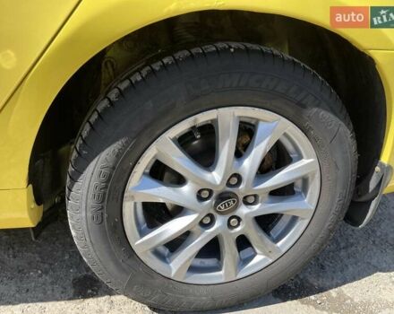 Желтый Киа Маджентис, объемом двигателя 2 л и пробегом 250 тыс. км за 5200 $, фото 12 на Automoto.ua