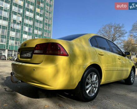 Жовтий Кіа Маджентіс, об'ємом двигуна 2 л та пробігом 257 тис. км за 4300 $, фото 9 на Automoto.ua