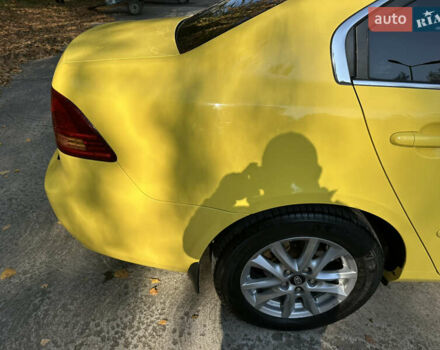 Жовтий Кіа Маджентіс, об'ємом двигуна 2 л та пробігом 257 тис. км за 4300 $, фото 28 на Automoto.ua