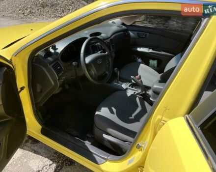 Желтый Киа Маджентис, объемом двигателя 2 л и пробегом 250 тыс. км за 5200 $, фото 9 на Automoto.ua