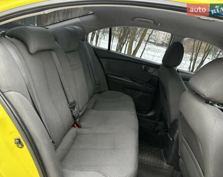Желтый Киа Маджентис, объемом двигателя 2 л и пробегом 258 тыс. км за 3950 $, фото 37 на Automoto.ua