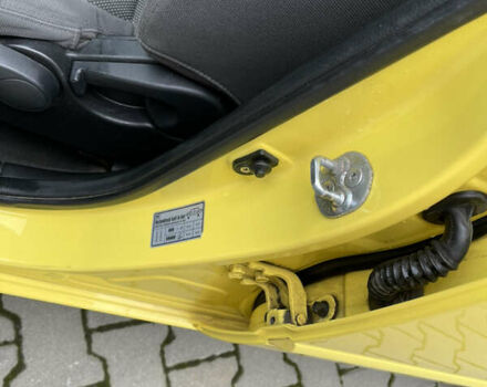 Жовтий Кіа Маджентіс, об'ємом двигуна 2 л та пробігом 269 тис. км за 5000 $, фото 15 на Automoto.ua