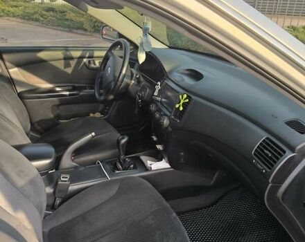 Серый Киа Маджентис, объемом двигателя 2 л и пробегом 326 тыс. км за 6100 $, фото 6 на Automoto.ua