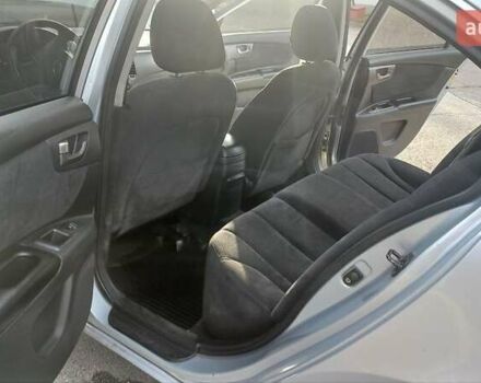 Сірий Кіа Маджентіс, об'ємом двигуна 2 л та пробігом 251 тис. км за 4700 $, фото 4 на Automoto.ua