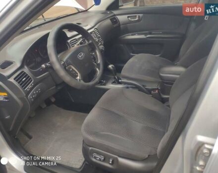 Сірий Кіа Маджентіс, об'ємом двигуна 2 л та пробігом 211 тис. км за 5500 $, фото 7 на Automoto.ua