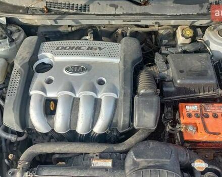 Сірий Кіа Маджентіс, об'ємом двигуна 2 л та пробігом 251 тис. км за 4700 $, фото 6 на Automoto.ua