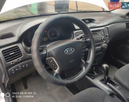 Сірий Кіа Маджентіс, об'ємом двигуна 2 л та пробігом 211 тис. км за 5500 $, фото 8 на Automoto.ua