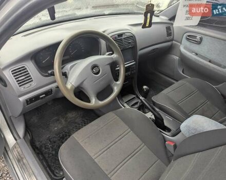 Сірий Кіа Маджентіс, об'ємом двигуна 2 л та пробігом 264 тис. км за 2850 $, фото 15 на Automoto.ua