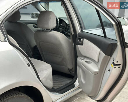 Серый Киа Маджентис, объемом двигателя 2 л и пробегом 314 тыс. км за 4999 $, фото 32 на Automoto.ua