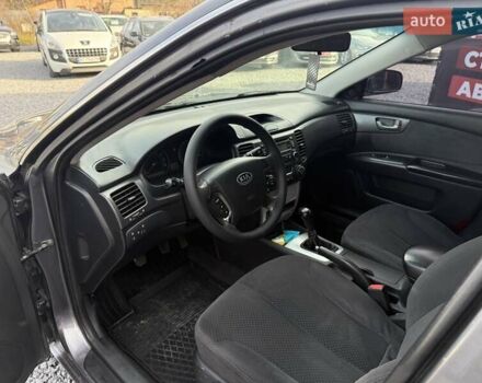 Сірий Кіа Маджентіс, об'ємом двигуна 2 л та пробігом 240 тис. км за 4999 $, фото 5 на Automoto.ua