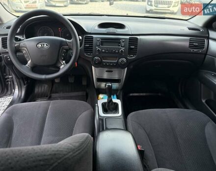 Сірий Кіа Маджентіс, об'ємом двигуна 2 л та пробігом 240 тис. км за 4999 $, фото 6 на Automoto.ua